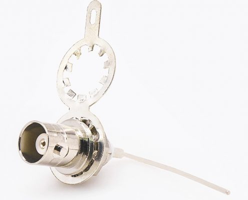 接地BNC母头连接器直式后锁穿墙焊接型接线
