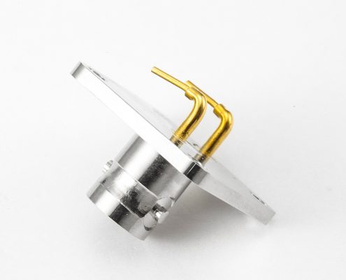 BNC连接器插座75Ω用于面板安装4孔法兰PCB弯插