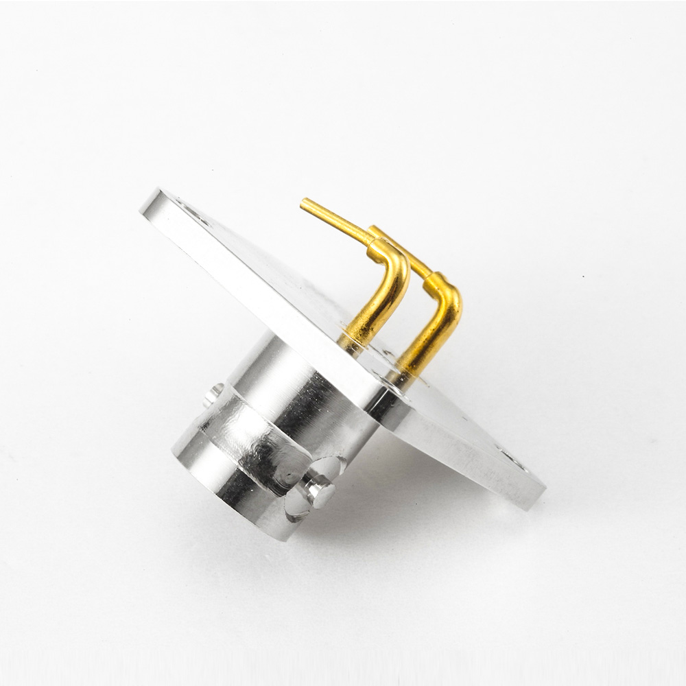 BNC连接器插座75Ω用于面板安装4孔法兰PCB弯插