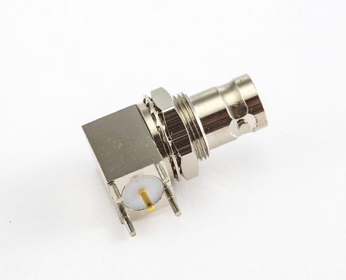 BNC连接器焊接类型50Ω母头弯式面板安装前锁穿墙PCB插孔