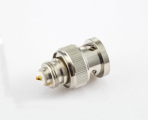 BNC 公头直式螺母安装式座子